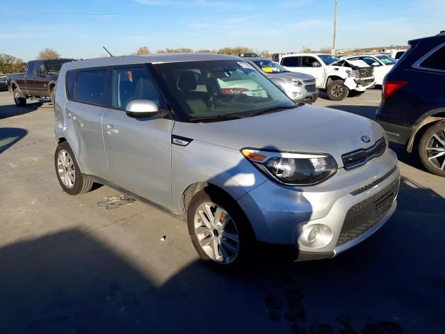 KNDJP3A58J7607073 - 2018 KIA SOUL + SILVER photo 4