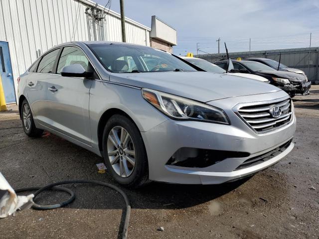 5NPE24AF1HH578195 - 2017 HYUNDAI SONATA SE SILVER photo 4