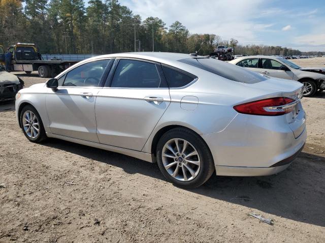 3FA6P0H7XHR281801 - 2017 FORD FUSION SE SILVER photo 2