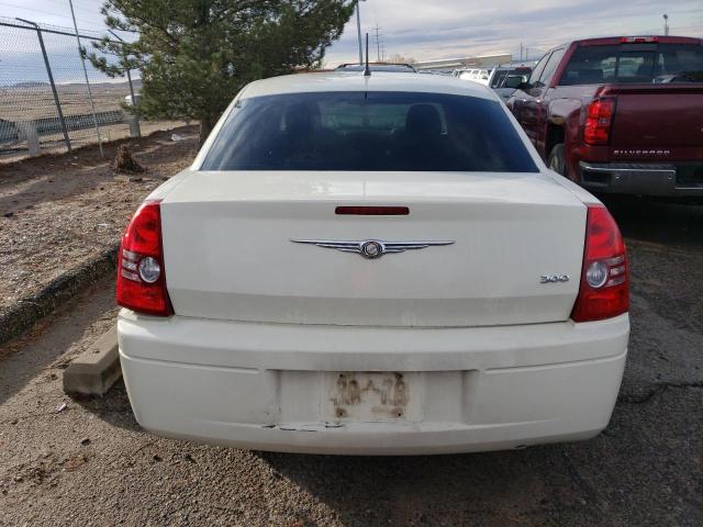 2C3KA43R28H193979 - 2008 CHRYSLER 300 LX WHITE photo 6