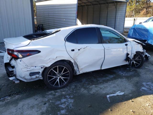 4T1G11AK1MU403951 - 2021 TOYOTA CAMRY SE WHITE photo 3