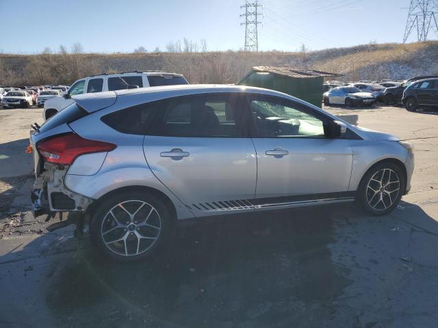 1FADP3M26JL230786 - 2018 FORD FOCUS SEL SILVER photo 3