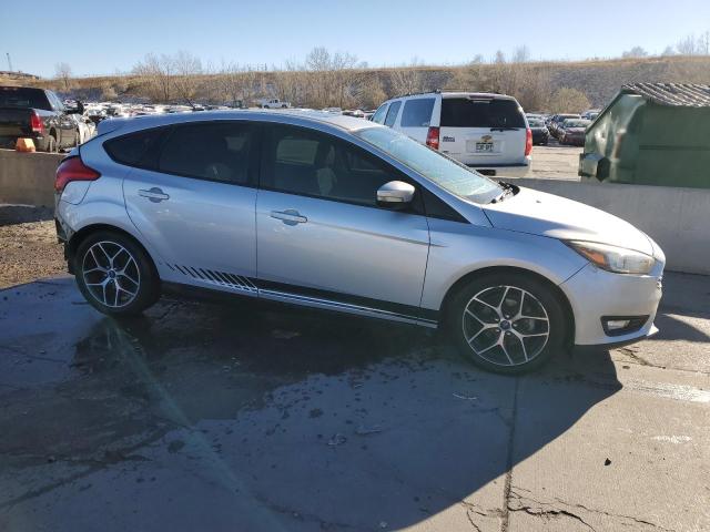 1FADP3M26JL230786 - 2018 FORD FOCUS SEL SILVER photo 4