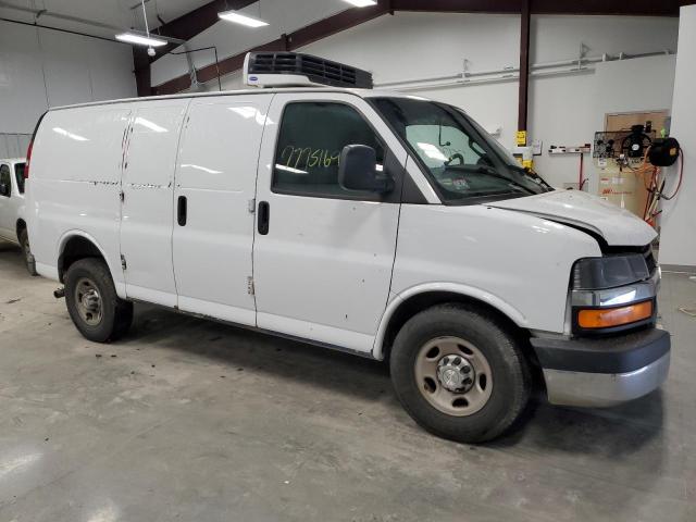 1GCWGAFG1H1216414 - 2017 CHEVROLET EXPRESS G2 WHITE photo 4