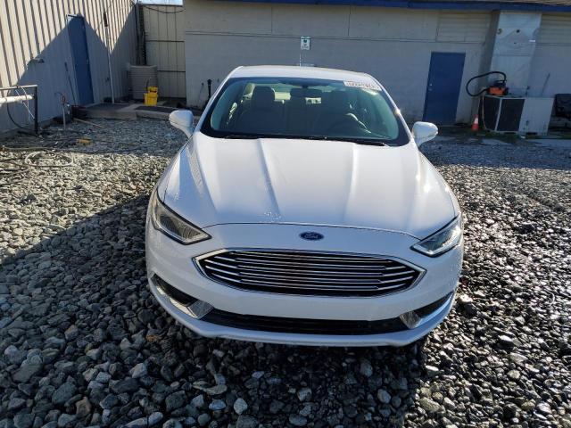 3FA6P0HD5JR250032 - 2018 FORD FUSION SE WHITE photo 5