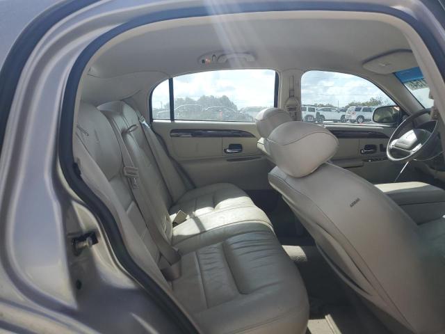 1LNHM81W02Y605550 - 2002 LINCOLN TOWN CAR EXECUTIVE GOLD photo 10