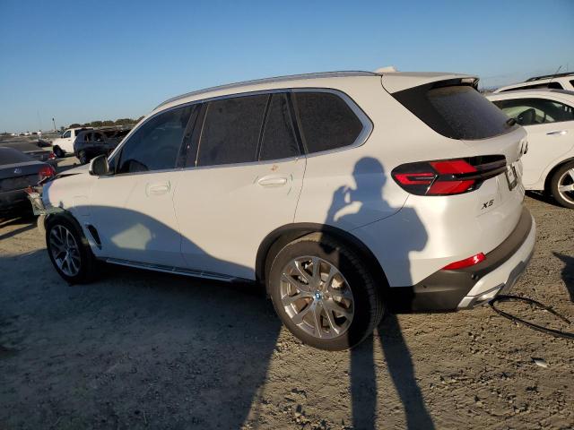 5UX43EU02S9W73031 - 2025 BMW X5 XDRIVE50E WHITE photo 2