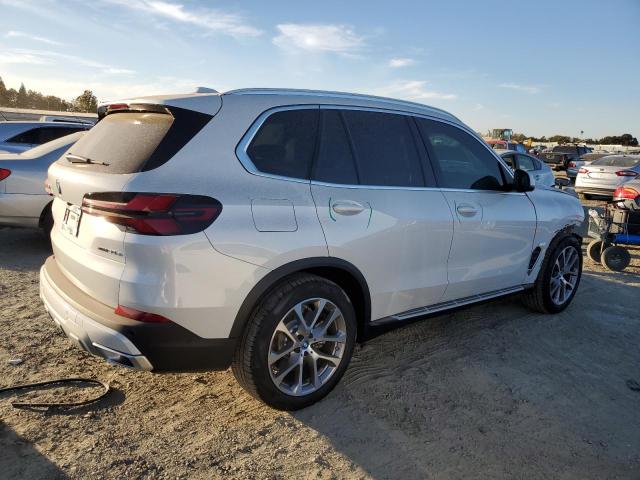 5UX43EU02S9W73031 - 2025 BMW X5 XDRIVE50E WHITE photo 3