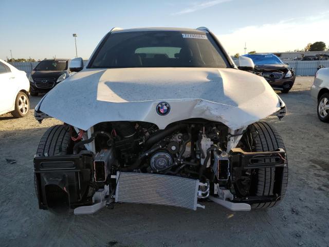5UX43EU02S9W73031 - 2025 BMW X5 XDRIVE50E WHITE photo 5