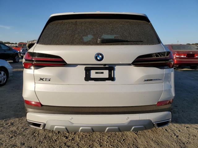 5UX43EU02S9W73031 - 2025 BMW X5 XDRIVE50E WHITE photo 6