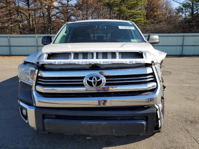 5TFUY5F12HX635019 - 2017 TOYOTA TUNDRA DOUBLE CAB SR/SR5 WHITE photo 5