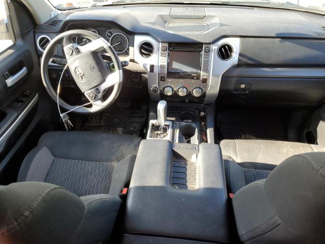 5TFUY5F12HX635019 - 2017 TOYOTA TUNDRA DOUBLE CAB SR/SR5 WHITE photo 8