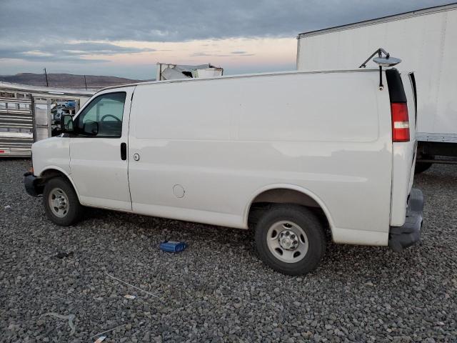 1GCGG25V971209820 - 2007 CHEVROLET EXPRESS G2 WHITE photo 2