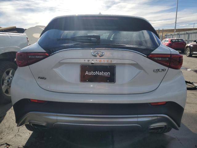 SJKCH5CR9HA028945 - 2017 INFINITI QX30 BASE WHITE photo 6