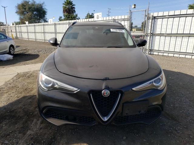 ZASFAKPNXJ7B66434 - 2018 ALFA ROMEO STELVIO SPORT შავი ფოტო 5