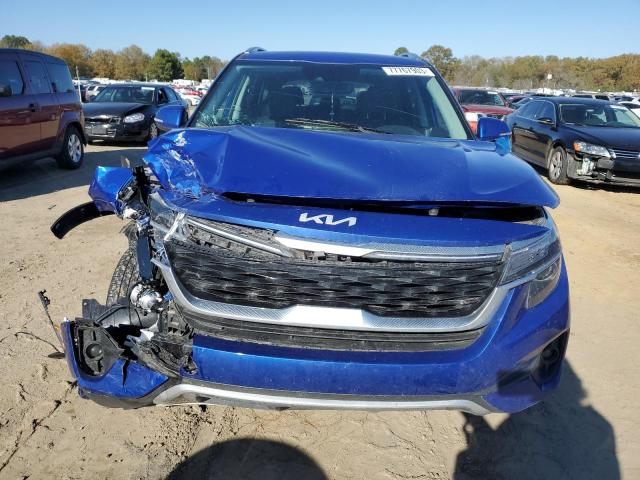 KNDERCAA2N7308693 - 2022 KIA SELTOS EX BLUE photo 5