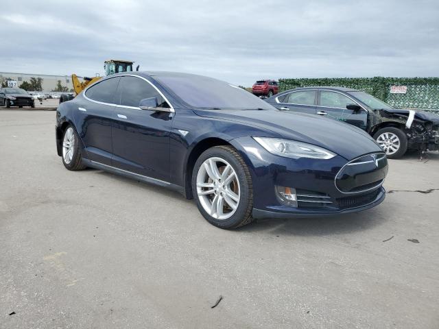 5YJSA1H16EFP28519 - 2014 TESLA MODEL S ლურჯი ფოტო 4
