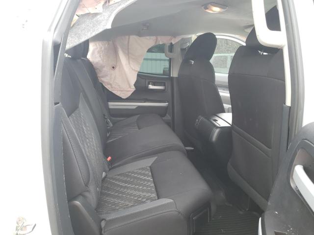 5TFRM5F13KX138005 - 2019 TOYOTA TUNDRA DOUBLE CAB SR/SR5 WHITE photo 10