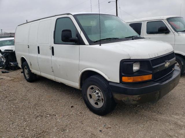 1GCHG35V451168682 - 2005 CHEVROLET EXPRESS G3 WHITE photo 4