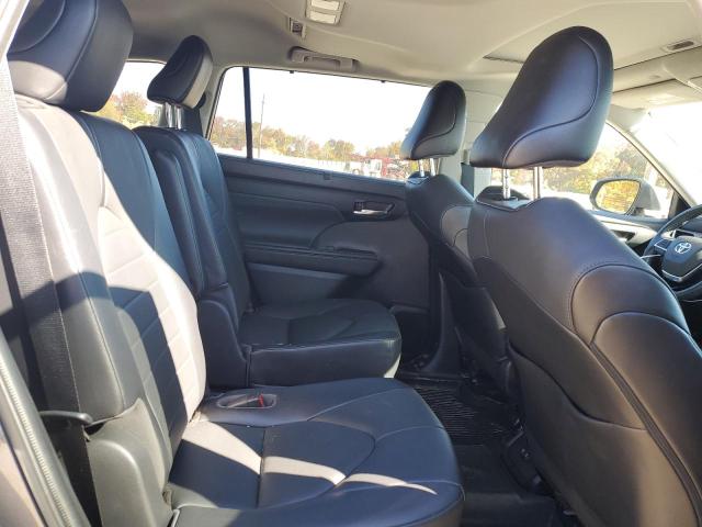 5TDGZRBH1MS540049 - 2021 TOYOTA HIGHLANDER XLE GRAY photo 11