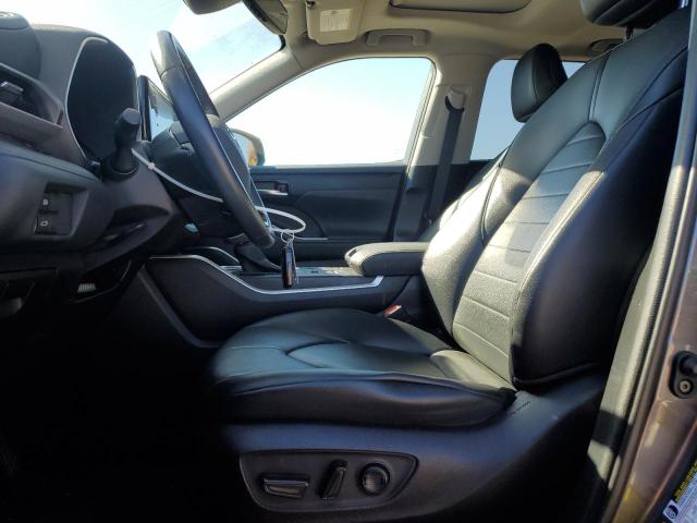 5TDGZRBH1MS540049 - 2021 TOYOTA HIGHLANDER XLE GRAY photo 7