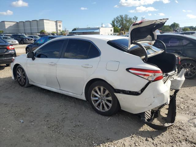 JTNB11HK8J3011096 - 2018 TOYOTA CAMRY L WHITE photo 2