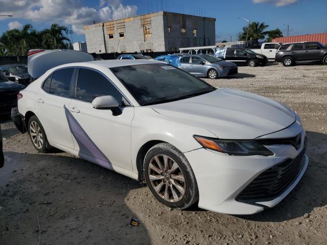 JTNB11HK8J3011096 - 2018 TOYOTA CAMRY L WHITE photo 4