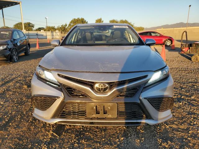 4T1K61AK4MU581137 - 2021 TOYOTA CAMRY XSE SILVER photo 5