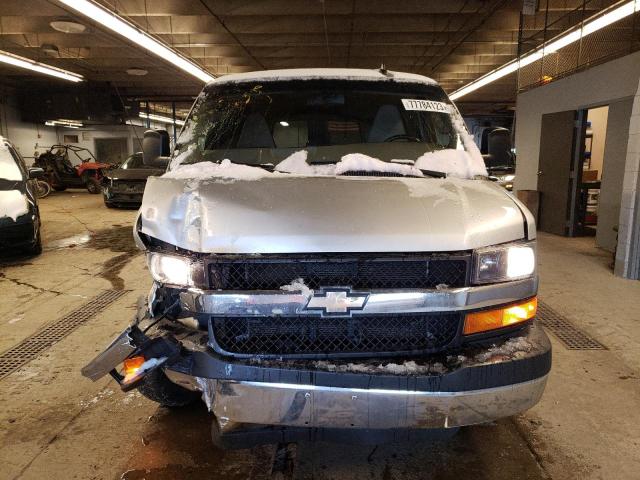 1GAWGFFFXG1284318 - 2016 CHEVROLET EXPRESS G2 LT SILVER photo 5