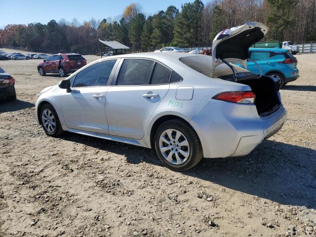 5YFEPMAE2NP373766 - 2022 TOYOTA COROLLA LE SILVER photo 2