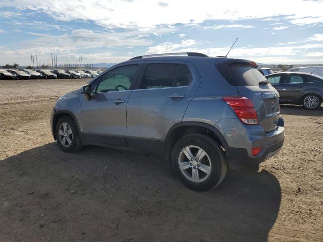 3GNCJLSB6LL243322 - 2020 CHEVROLET TRAX 1LT GRAY photo 2