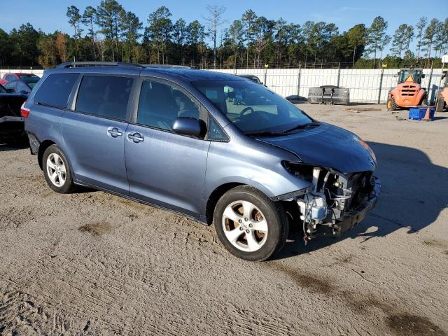 5TDKZ3DC8HS797465 - 2017 TOYOTA SIENNA LE BLUE photo 4