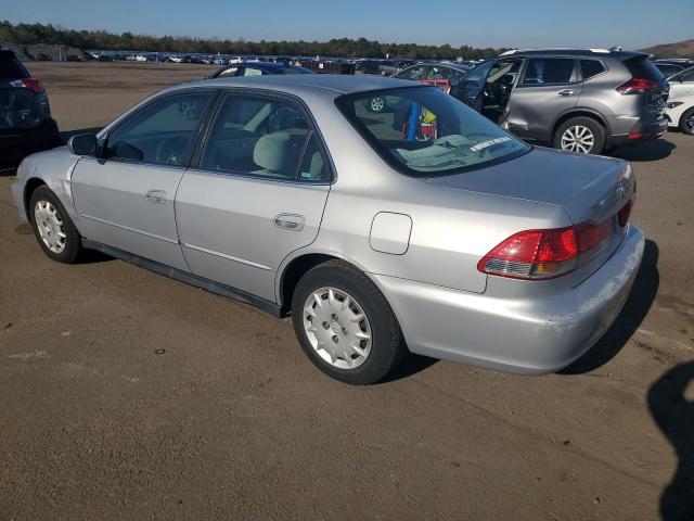 1HGCG55401A049696 - 2001 HONDA ACCORD LX SILVER photo 2