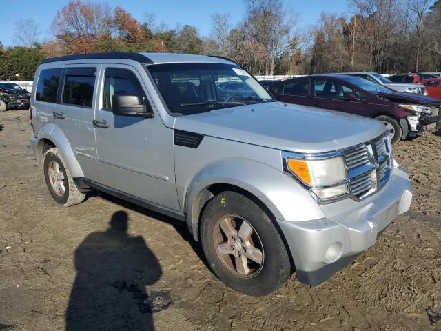 1D8GU28K58W231703 - 2008 DODGE NITRO SXT SILVER photo 4