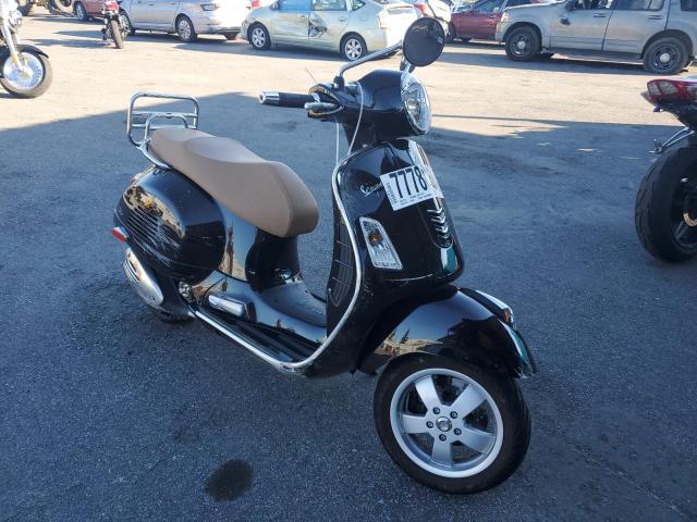 ZAPMA39L5J5100353 - 2018 VESPA GTS 300 BLACK photo 1