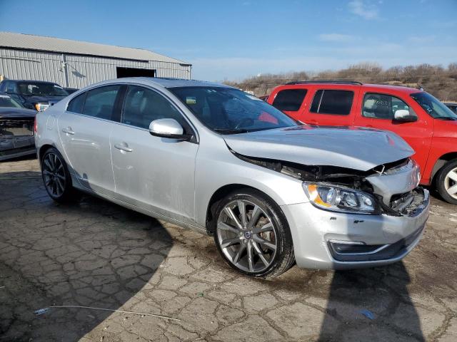 YV140MFKXF2353290 - 2015 VOLVO S60 PREMIER SILVER photo 4