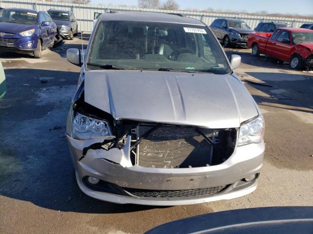 2C4RDGCGXHR766185 - 2017 DODGE GRAND CARA SXT SILVER photo 5