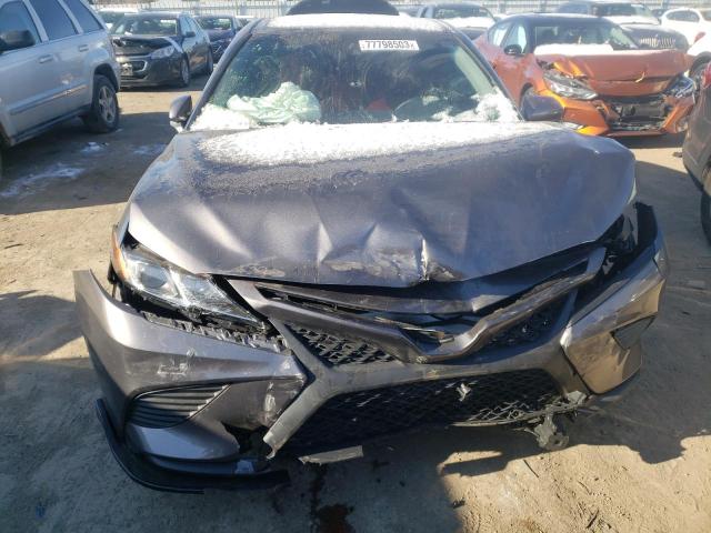 4T1B11HK3JU049071 - 2018 TOYOTA CAMRY L GRAY photo 5