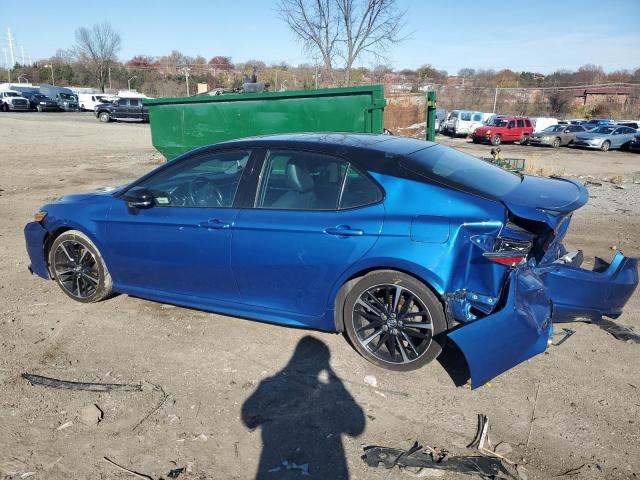 4T1B61HK0JU157827 - 2018 TOYOTA CAMRY XSE BLUE photo 2