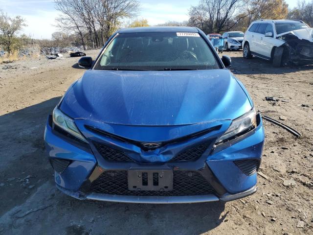 4T1B61HK0JU157827 - 2018 TOYOTA CAMRY XSE BLUE photo 5