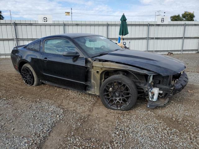 1ZVBP8AN3A5172974 - 2010 FORD MUSTANG BLACK photo 4