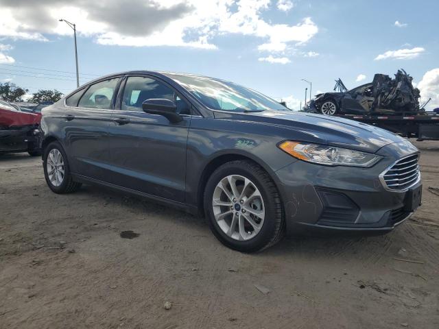 3FA6P0HD7LR233977 - 2020 FORD FUSION SE GRAY photo 4