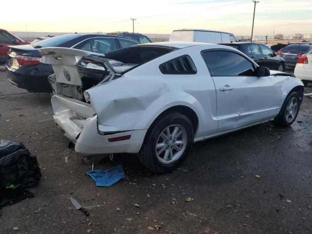 1ZVFT80N675307100 - 2007 FORD MUSTANG WHITE photo 3