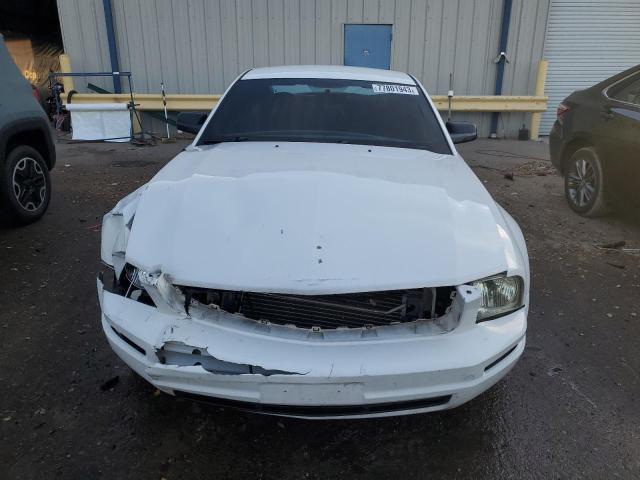 1ZVFT80N675307100 - 2007 FORD MUSTANG WHITE photo 5