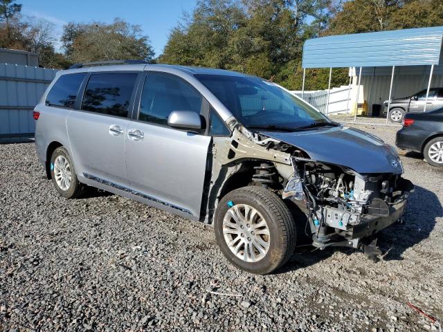 5TDYZ3DCXHS806676 - 2017 TOYOTA SIENNA XLE SILVER photo 4