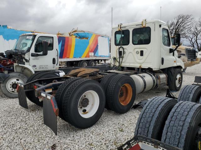 3AKJGEDV9GSGV9352 - 2016 FREIGHTLINER CASCADIA 1 WHITE photo 4