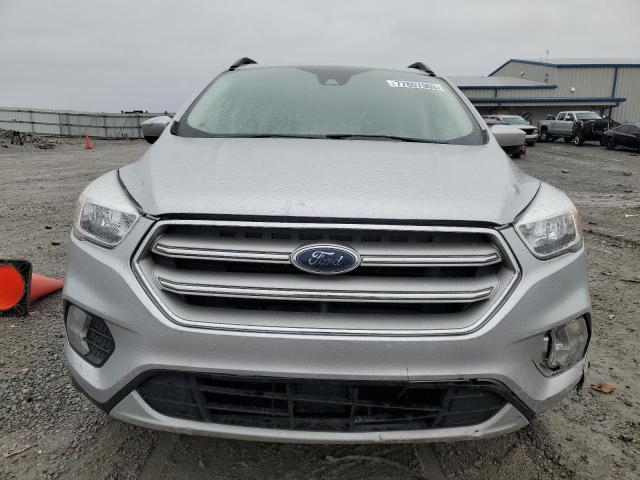 1FMCU0GD9JUC64785 - 2018 FORD ESCAPE SE SILVER photo 5