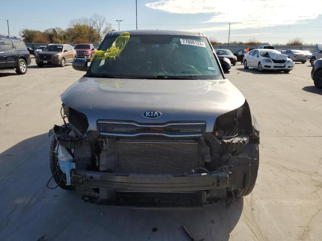 KNDJP3A59H7499931 - 2017 KIA SOUL + GRAY photo 5