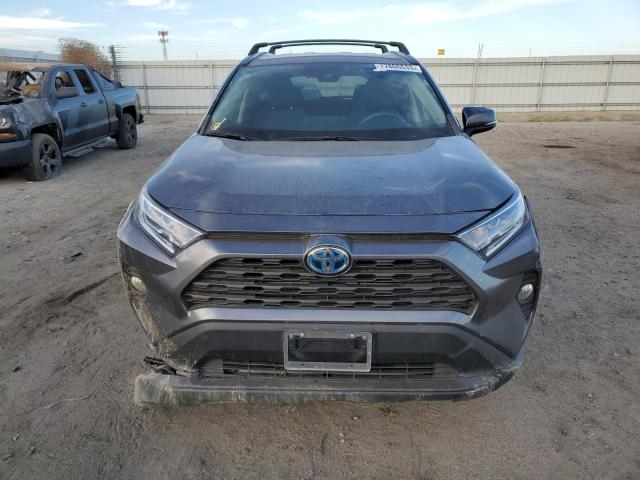 4T3RWRFV4MU045974 - 2021 TOYOTA RAV4 XLE GRAY photo 5