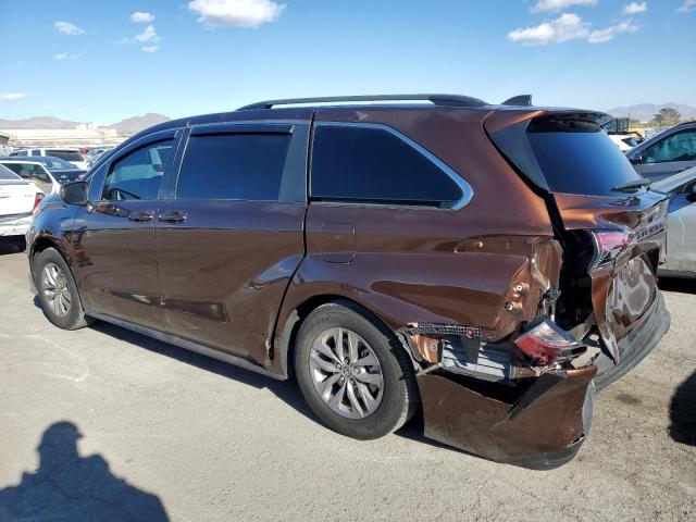 5TDKRKEC6MS011827 - 2021 TOYOTA SIENNA LE BROWN photo 2